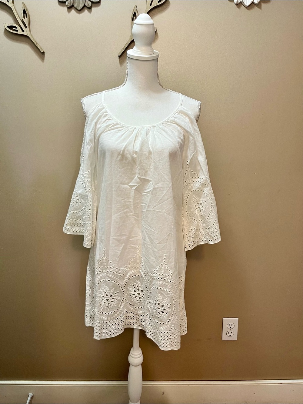 NWT Solitaire Swim White Cold-Shoulder Cover Up Size Medium